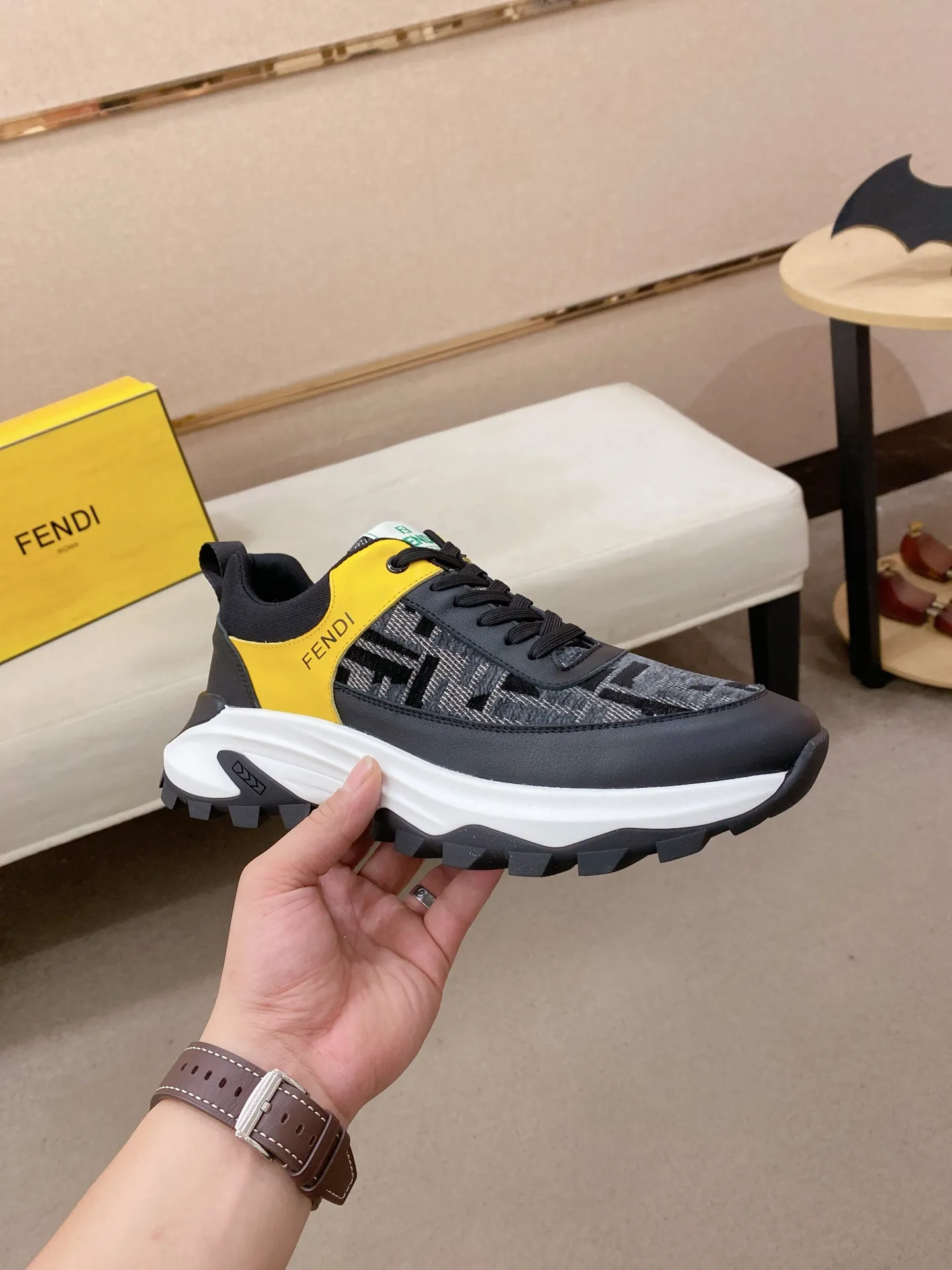 Men's shoes 💰 462💰 (fendi) New style 👊🏻 upper 🇮🇹 imported cowhide fabric 🇩🇪 lining imported sheepskin lining. The original outsole is molded to highlight the identity of every man, and the upper foot is elegant and stable🚶🏻🚶🏻The high-end custom counters reproduce the original version📯No matter the wind or rain, the shoe last remains unchanged and can withstand the verification of time🔍️,🔵 Size: 38-44